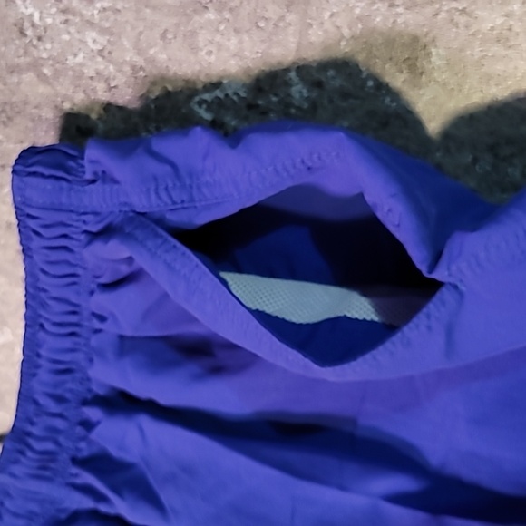 Vintage. Made in USA. Lands' End.  Nylon-Supplex women's shorts. Size Medium. - Picture 9 of 12